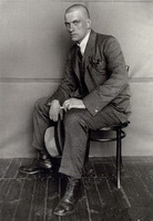 В. Маяковский (фото А. Родченко, 1924 г.)