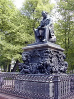 Памятник Крылову в Санкт-Петербурге 